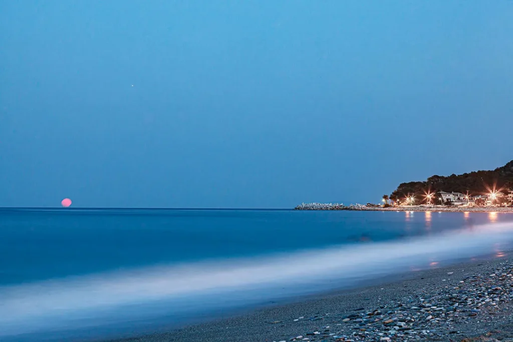 Αυγουστιάτικη πανσέληνος στο Χορευτό