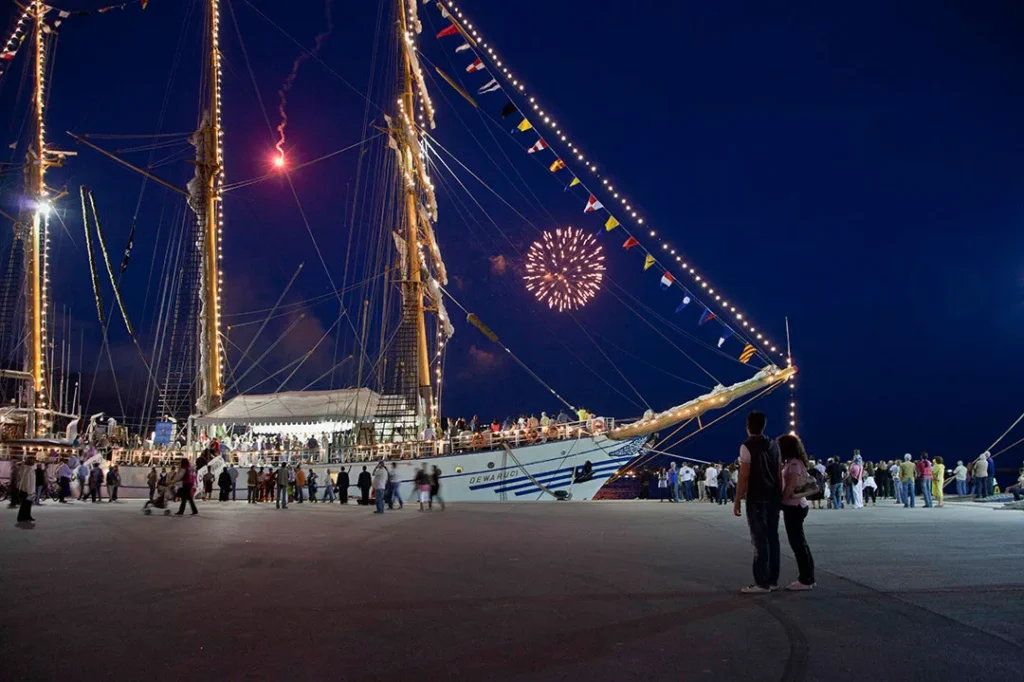 Ιστιοπλοϊκά στο λιμάνι του Βόλου