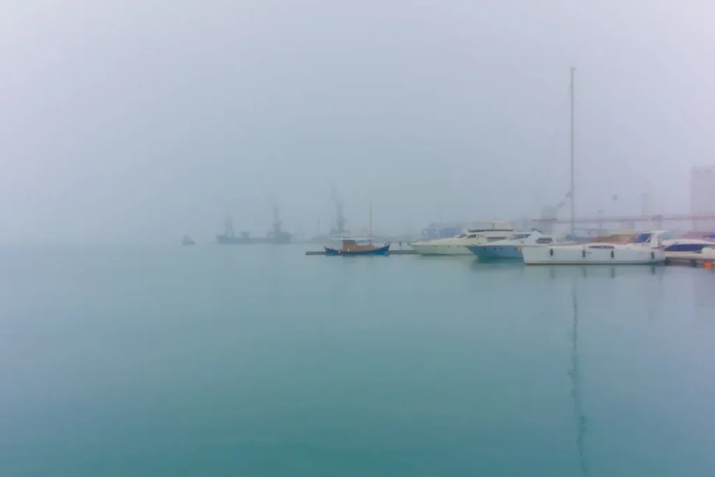 Το λιμάνι του Βόλου με ομίχλη