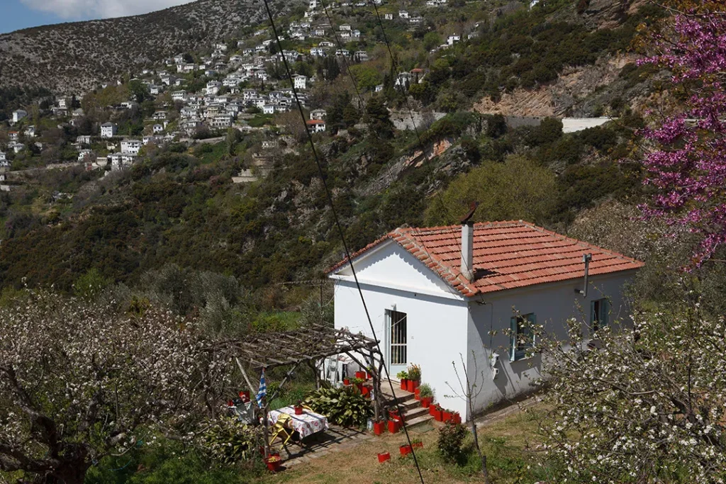 έξω από την Μακρινίτσα