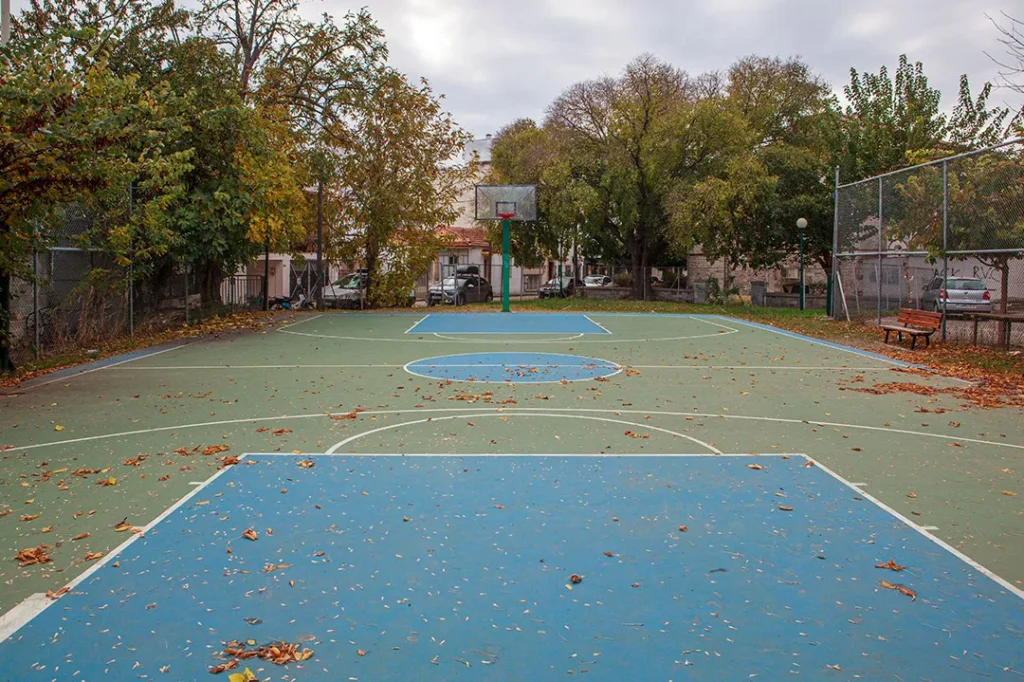 γήπεδο μπάσκετ στην γειτονιά