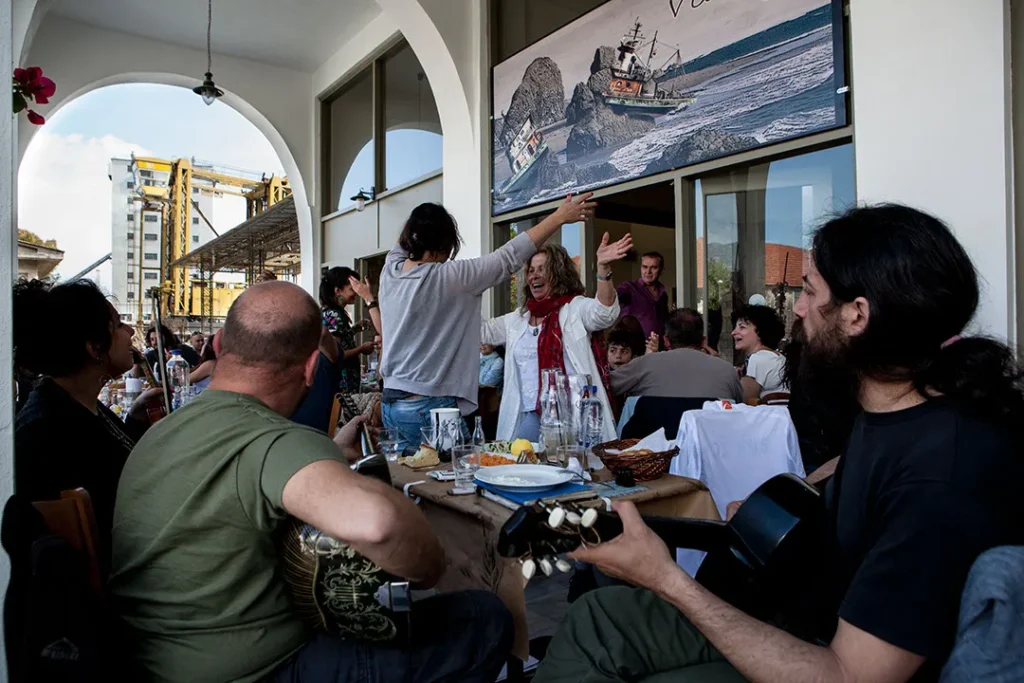 μετά τα τσίπουρα ο χορός