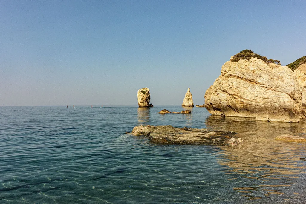 παραλία Μελανή