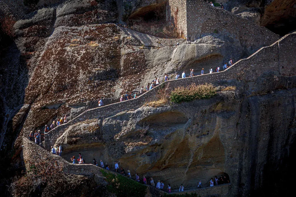 προσκυνητές στα Μετέωρα