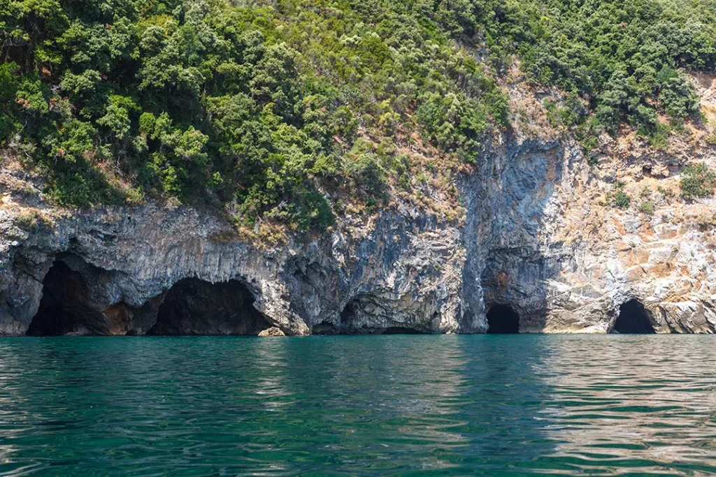 σπηλιές κοντά στο Βένετο