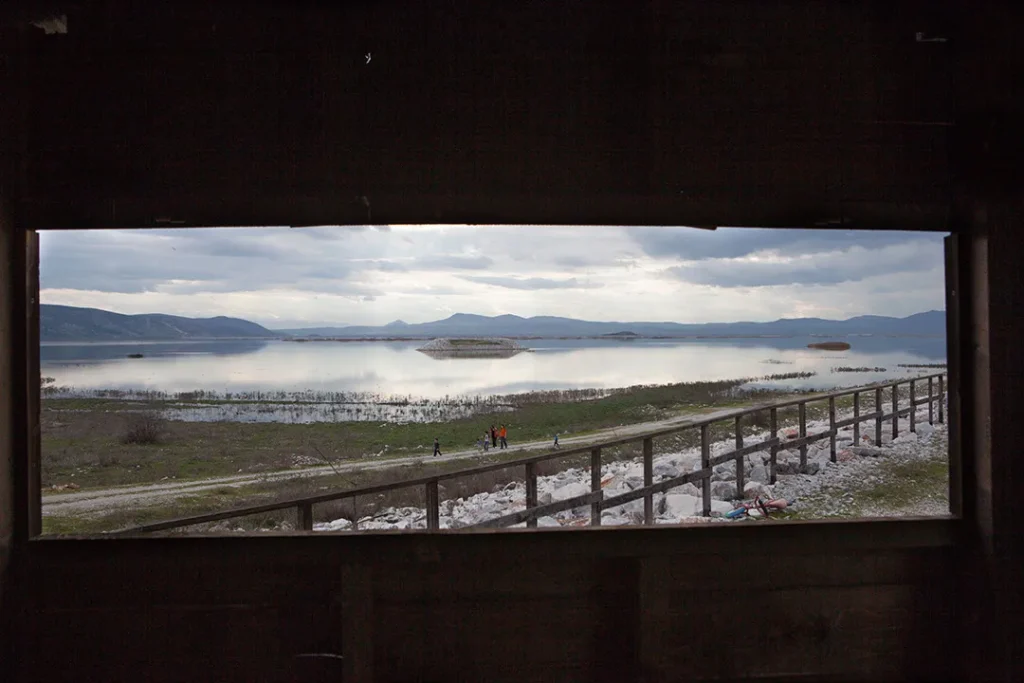 στην λίμνη Κάρλα