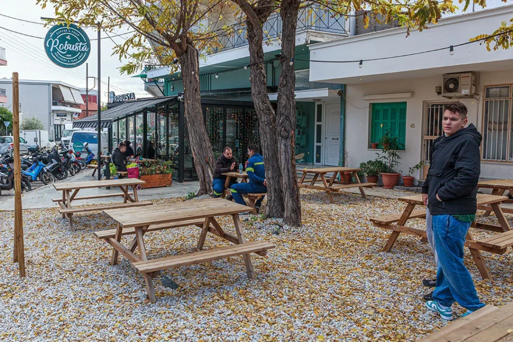 το καφέ της γειτονιάς