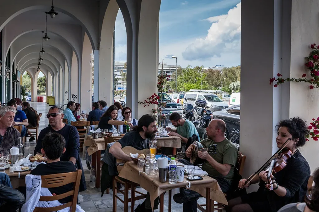 τσίπουρο μετά μουσικής