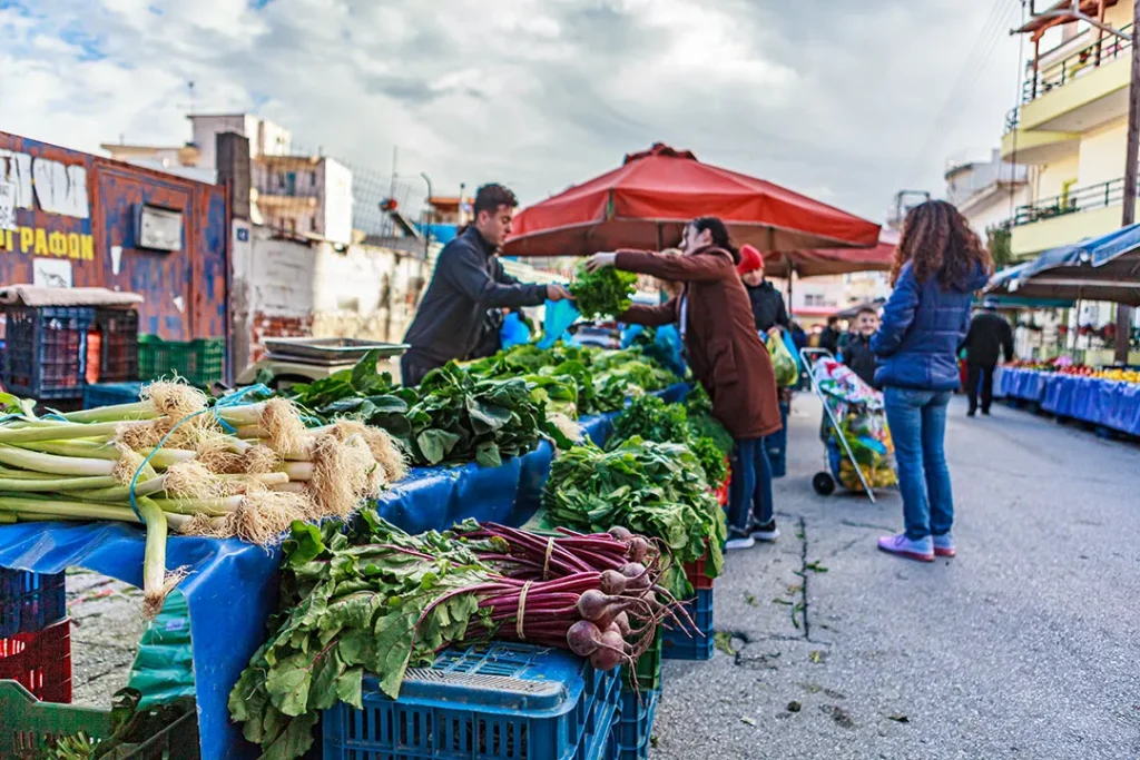 φρέσκα λαχανικά στην λαϊκή αγορά του Σαββάτου